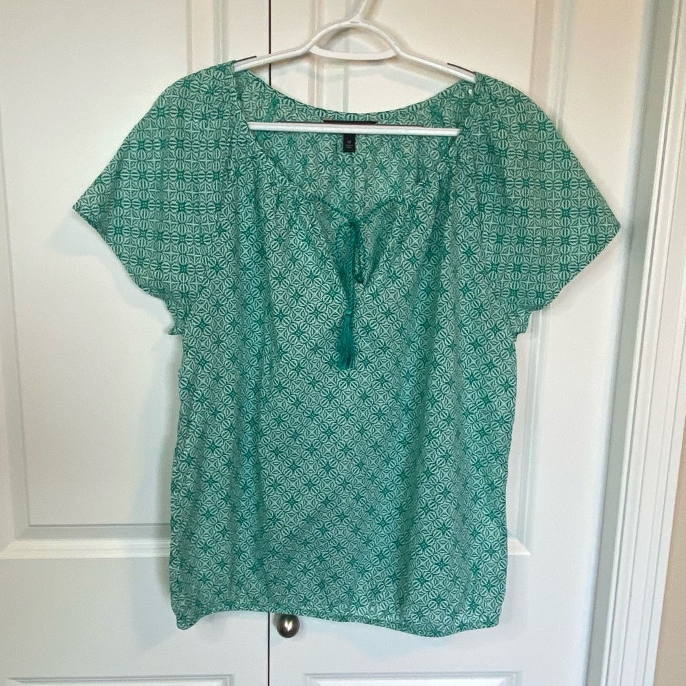 Banana Republic lightweight tassel top, geometric print